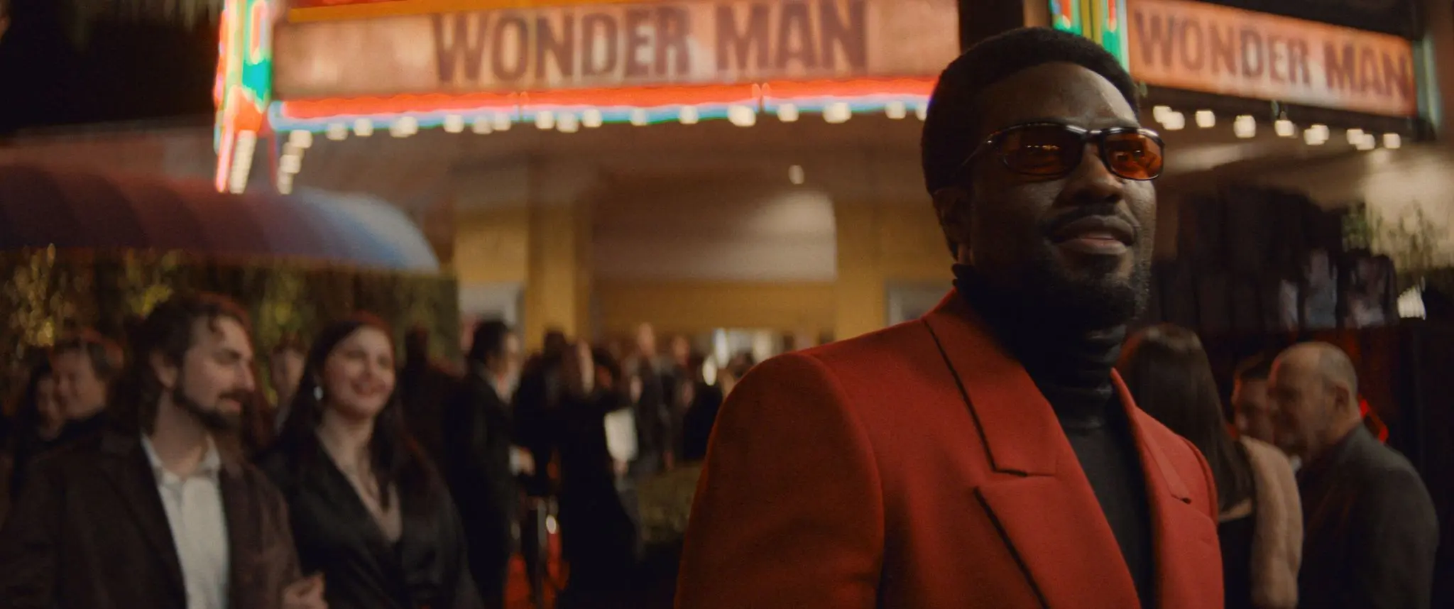 Yahya Abdul-Mateen II nei panni di Wonder Man