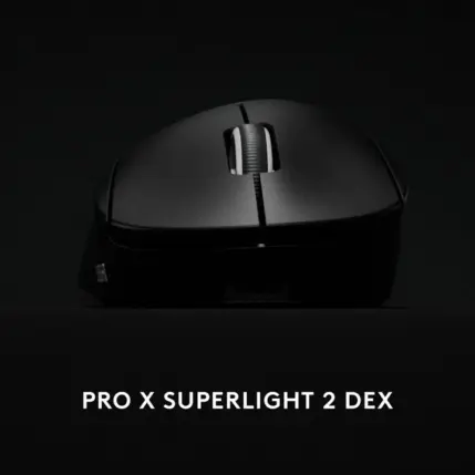 Logitech Pro X Superlight 2 DEX, mouse da gaming wireless ergonomico per destrimani, appoggiato su una scrivania da gaming
